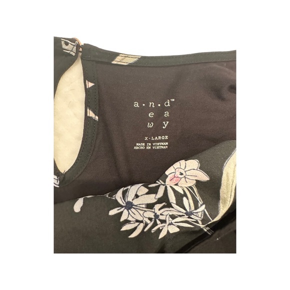 A New Day Floral Tank/Blouse - solid black back‎ - Large - Cute for summer - Picture 3 of 4